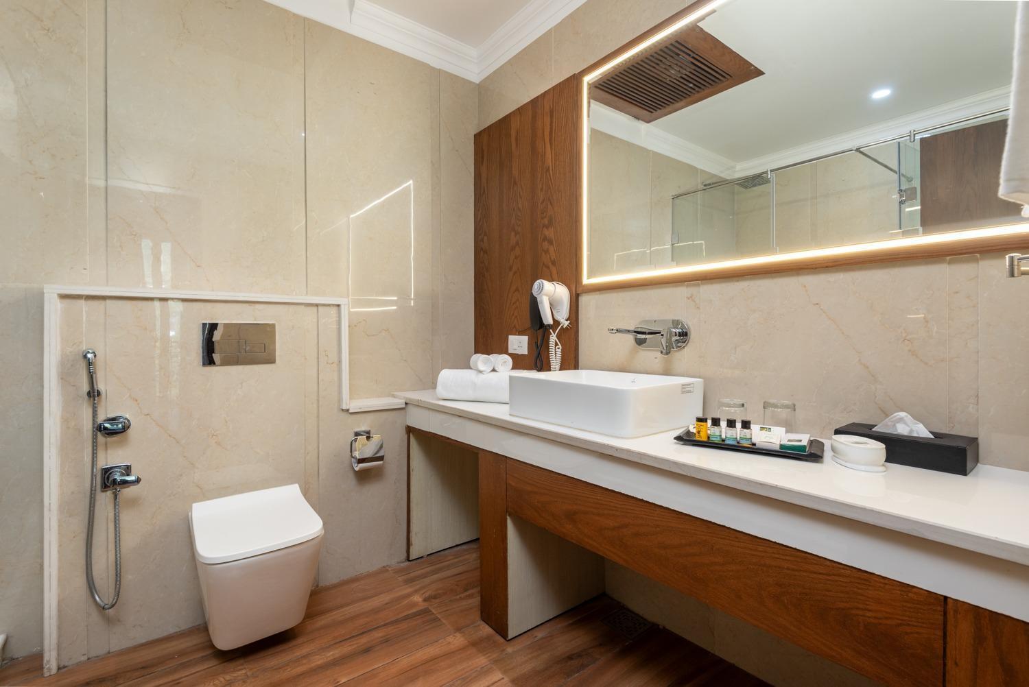 Quality Inn By Lawrence Hotels 다람샬라 외부 사진