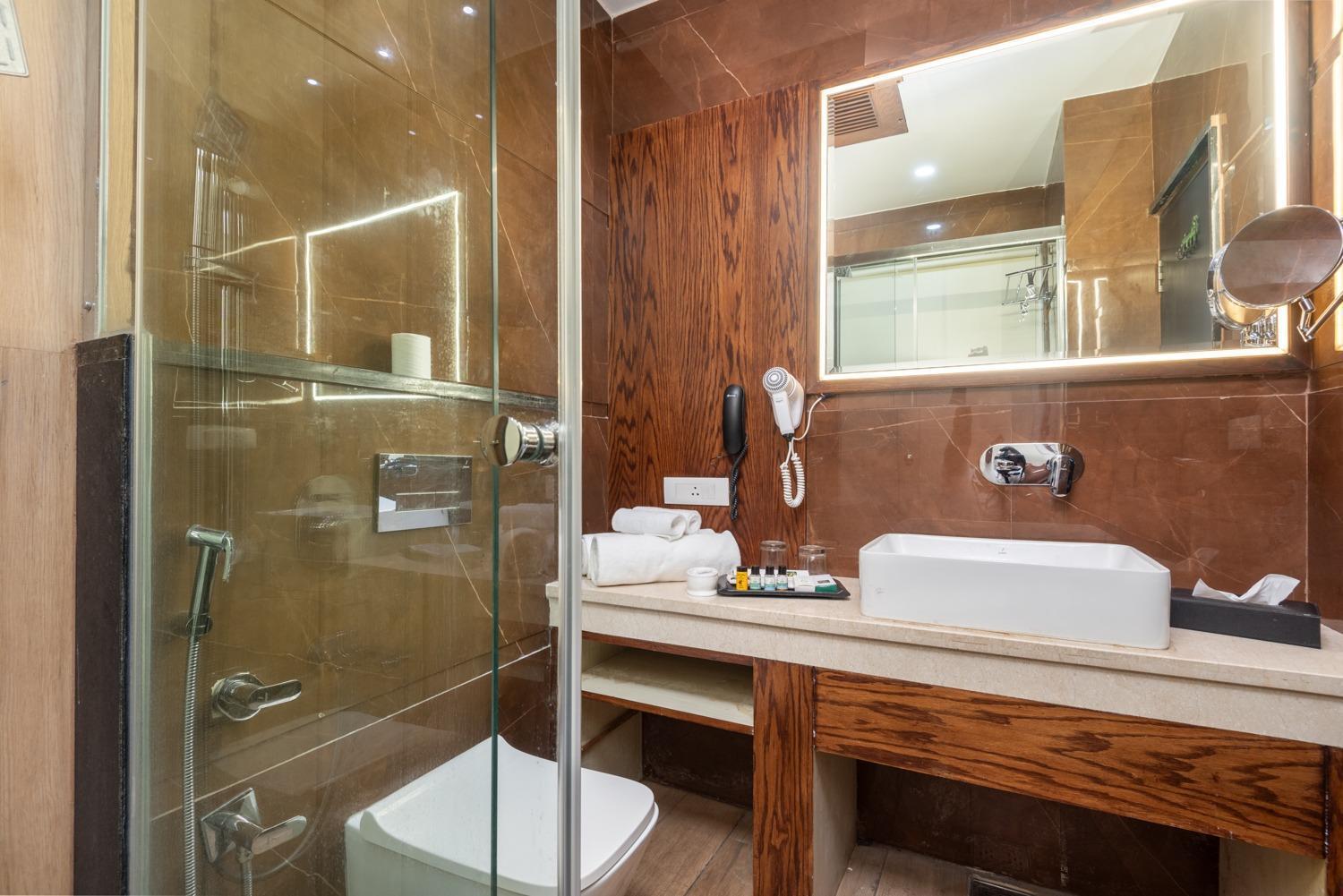 Quality Inn By Lawrence Hotels 다람샬라 외부 사진